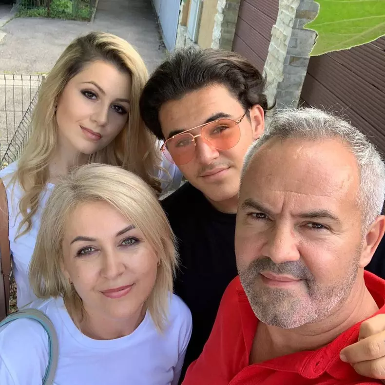 Michi, Claudia, Mario și Raluca Gălățanu