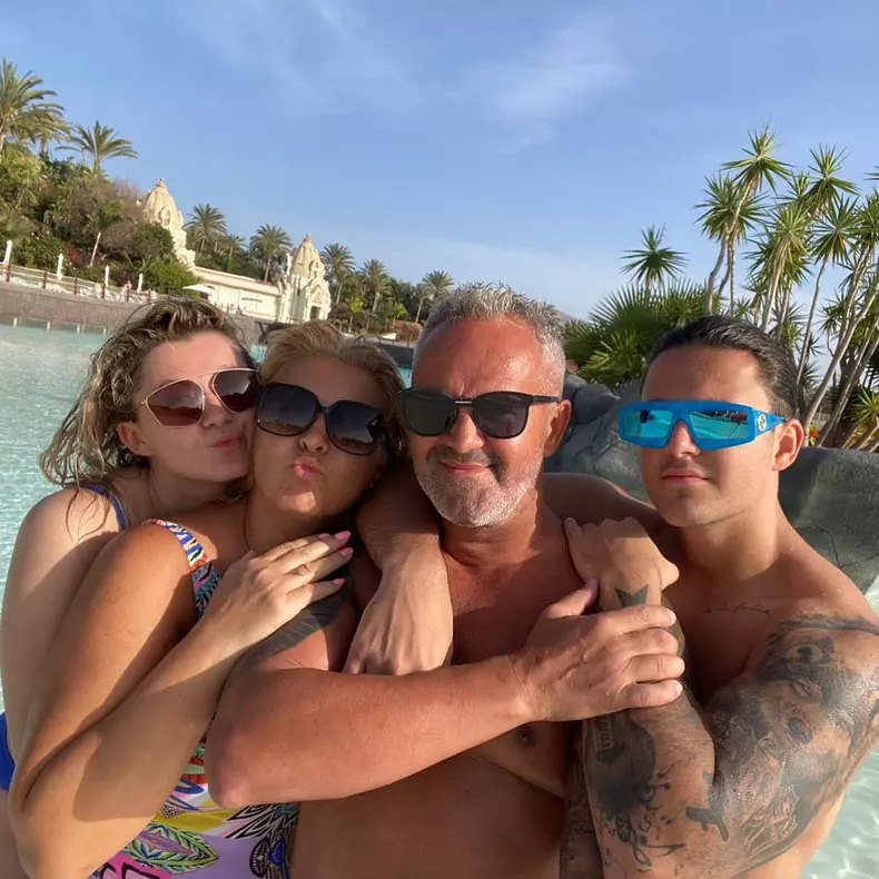 Michi, Claudia, Mario și Raluca Gălățanu