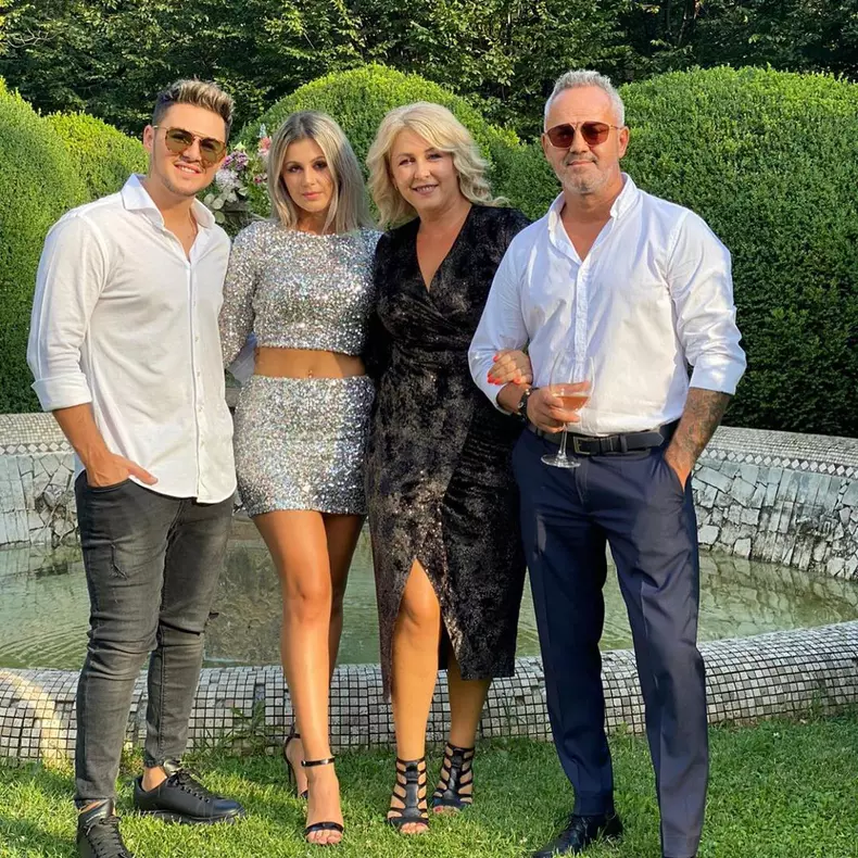 Michi, Claudia, Mario și Raluca Gălățanu