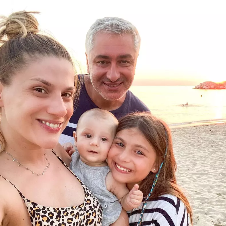 Tily Niculae, soțul ei și copiii lor