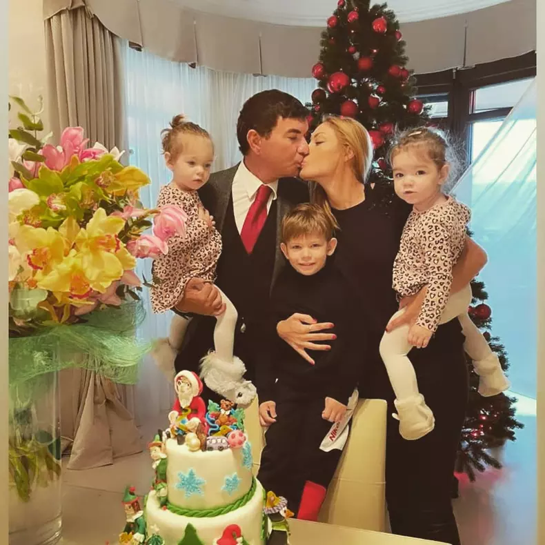 Valentina Pelinel, Cristian Borcea și copiii lor, Milan, Indira și Rania