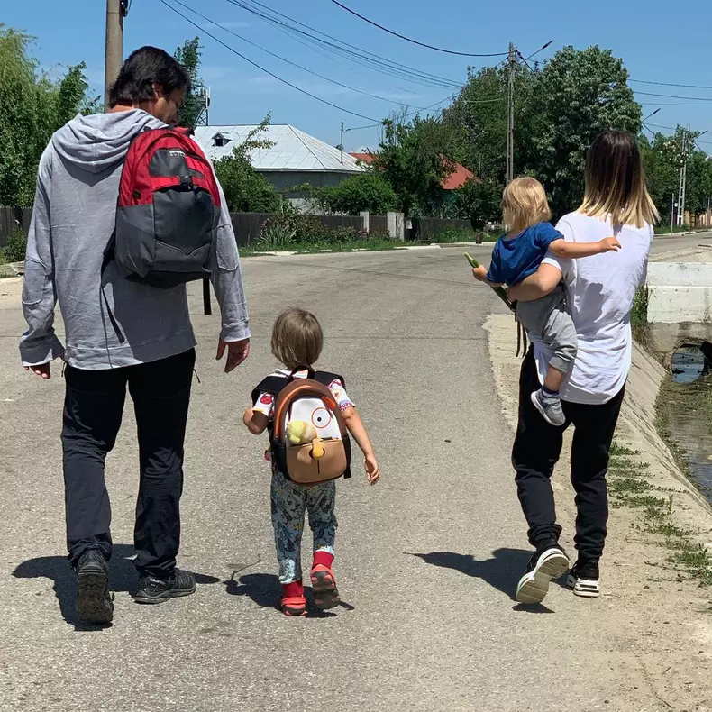 Adela Popescu, Radu Vâlcan și fiii lor