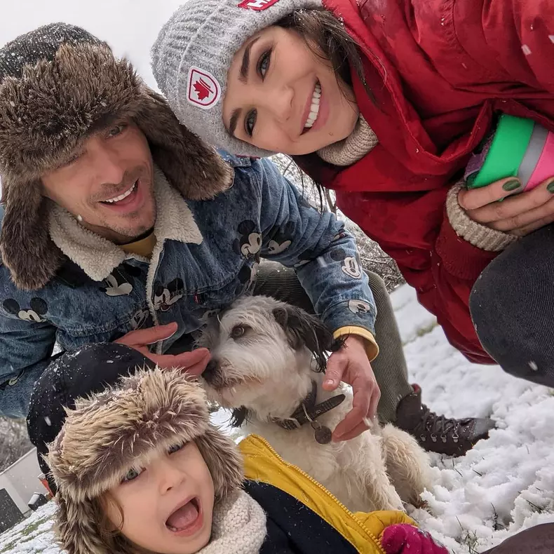 Alice Cavaleru, Vladimir Drăghia, fiica lor Zora și câinele familiei, Loco