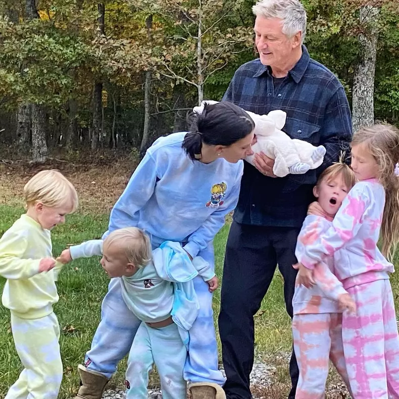 Hilaria și Alec Baldwin și copiii lor
