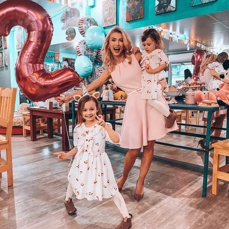 Andreea Bălan și fiicele ei, Ella și Clara