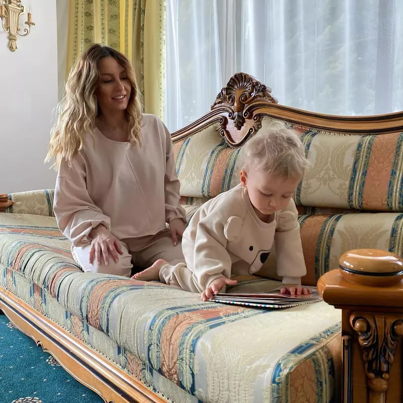 Flavia Mihășan și fiul ei Carol