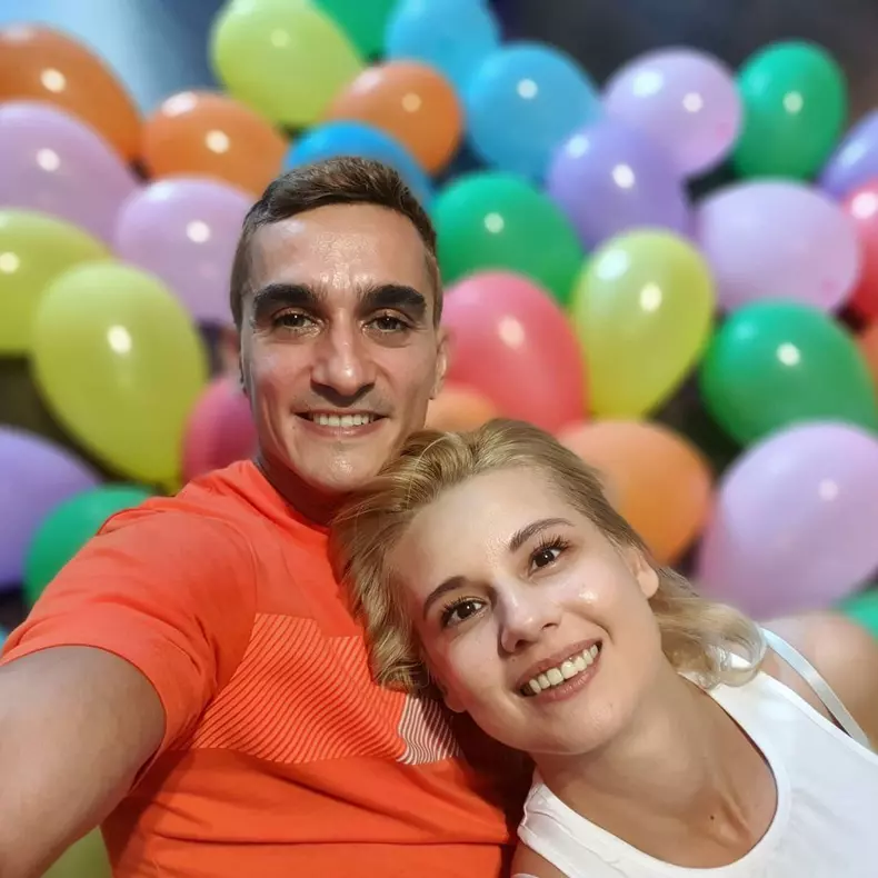 Marian Drăgulescu și iubita lui, Simona Carmen