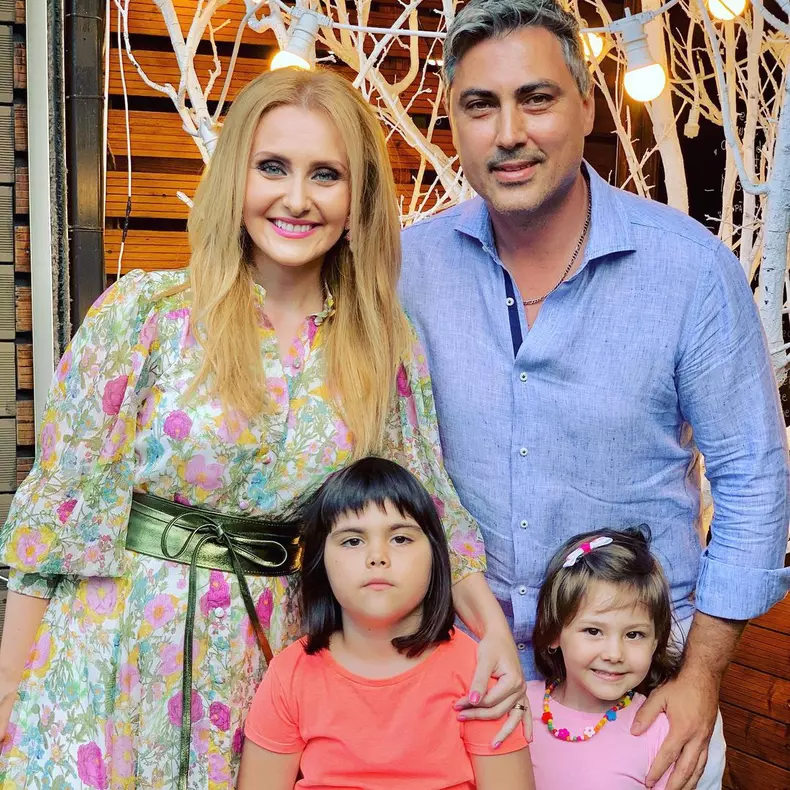 Alexandru Ciucu, Alina Sorescu și fiicele lor, Carolina și Ana