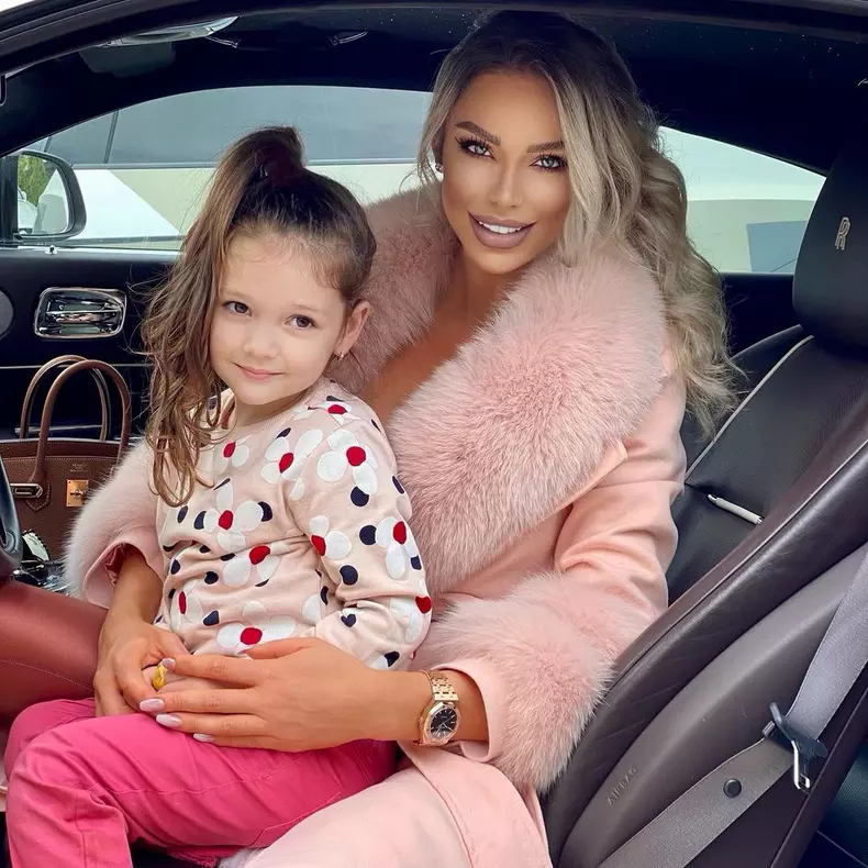 Bianca Drăgușanu și fiica ei, Sofia Natalia