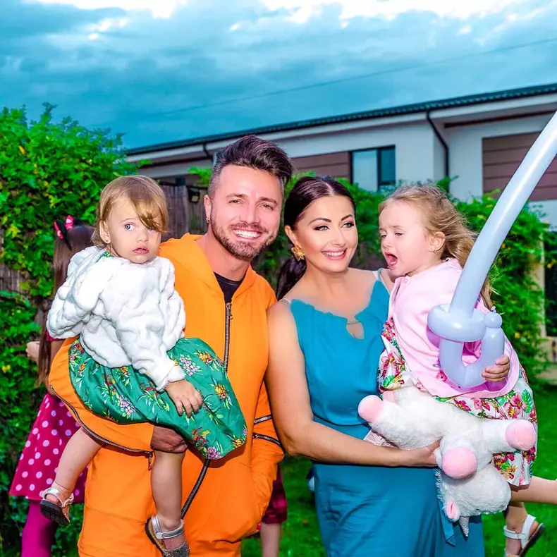 Gabriela Cristea, Tavi Clonda și fiicele lor