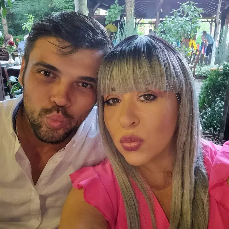 oana roman marius elisei selfie