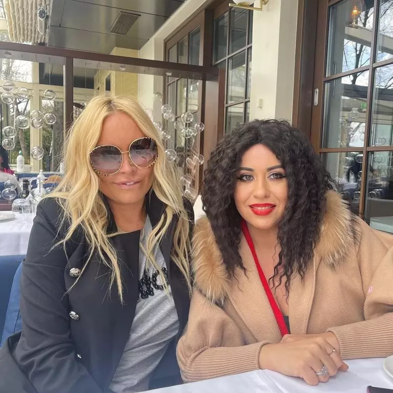 vica blochina cu oana roman in egipt (3)