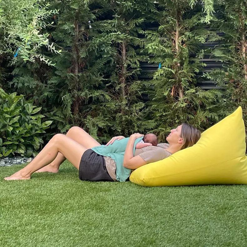 Adela Popescu și fiul ei, Adrian