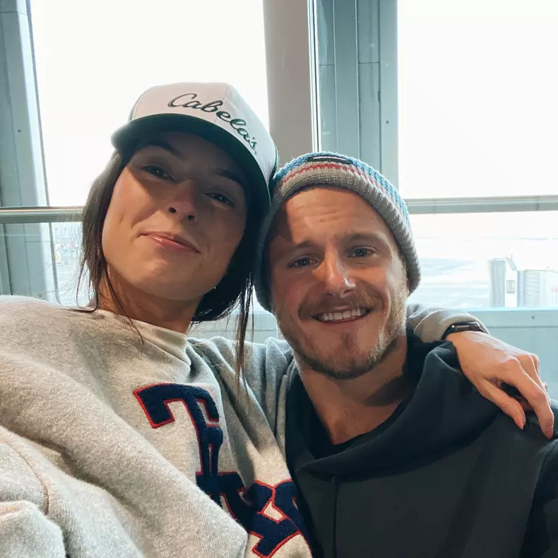 Alexander Ludwig soție Lauren Ludwig