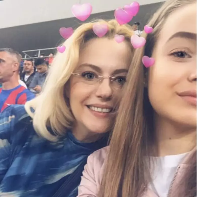 RALUCA MOIANU SI MARA 5