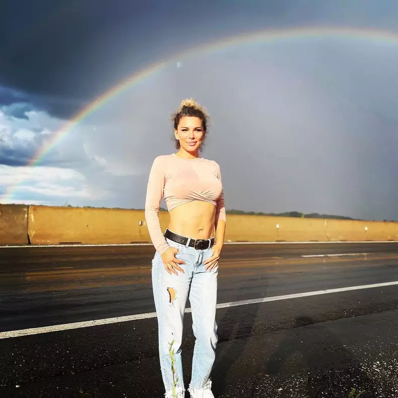 cum-a-slabit-alina-laufer-1-1