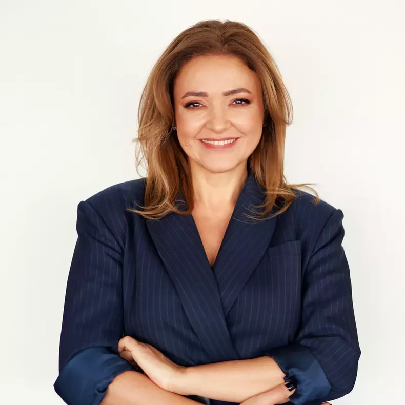 Cristina Bâtlan Imperiul Leilor