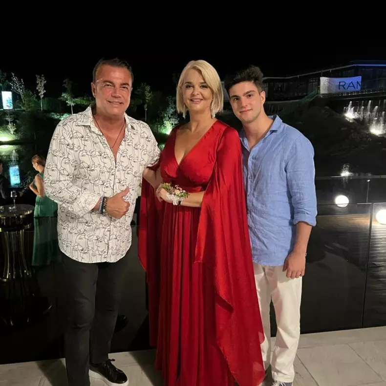 Iuliana Marciuc alături de familia ei. Sursă foto: Arhivă personală