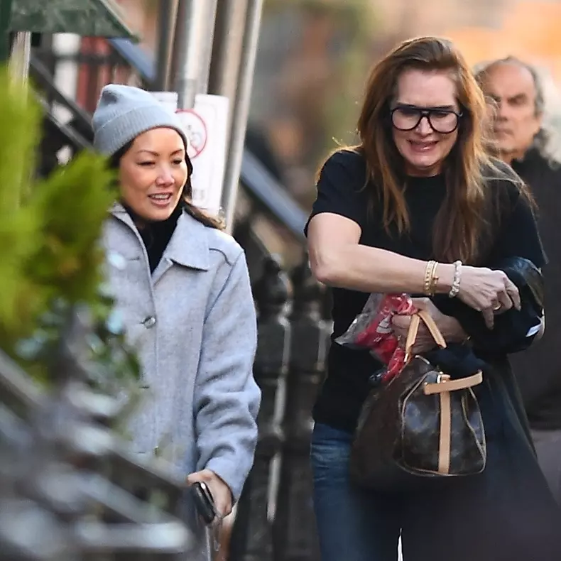 Brooke Shields, la filmările emisiunii „Impractical Jokers”, februarie 2024