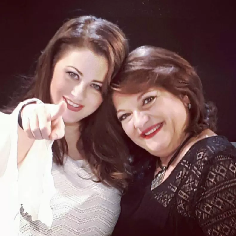 Carmen Movileanu alături de Corina Dănilă. Sursă foto: Arhivă personală