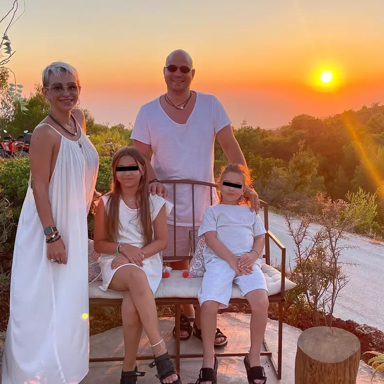 Giulia Anghelescu, Vlad Huidu și copiii lor, Mikael și Antonia