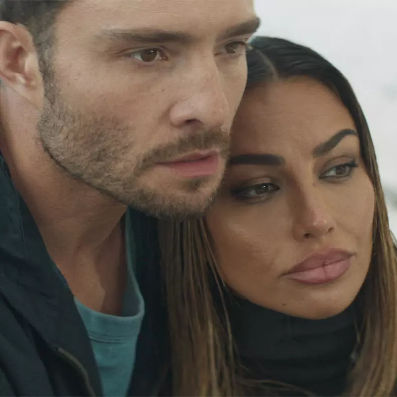 Mădălina Ghenea la filmările „Deep Fear”