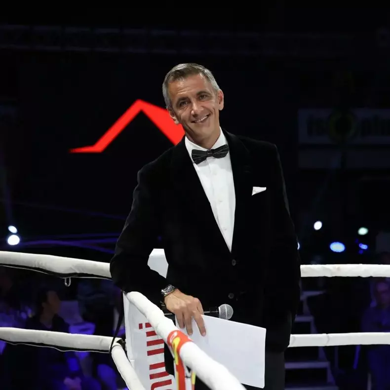 Cosmin Cernat, prezentatorul emisiunii „Insula de 1 milion”, de la Kanal D