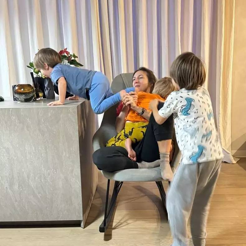 Adela Popescu și băieții ei, Alexandru, Andrei și Adrian