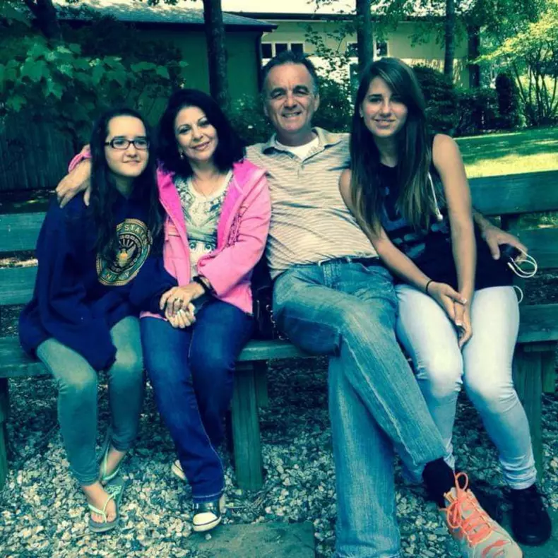 Elena Cârstea și familia ei. Sursă foto: Arhivă personală