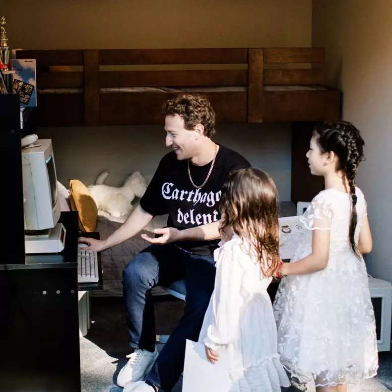 mark-zuckerberg-cu-maxima-si-august