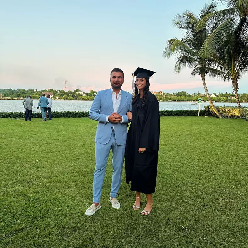 Adrian Mutu și fiica lui cea mare, Adriana Mutu, la absolvirea ei de liceu, în Republica Dominicană