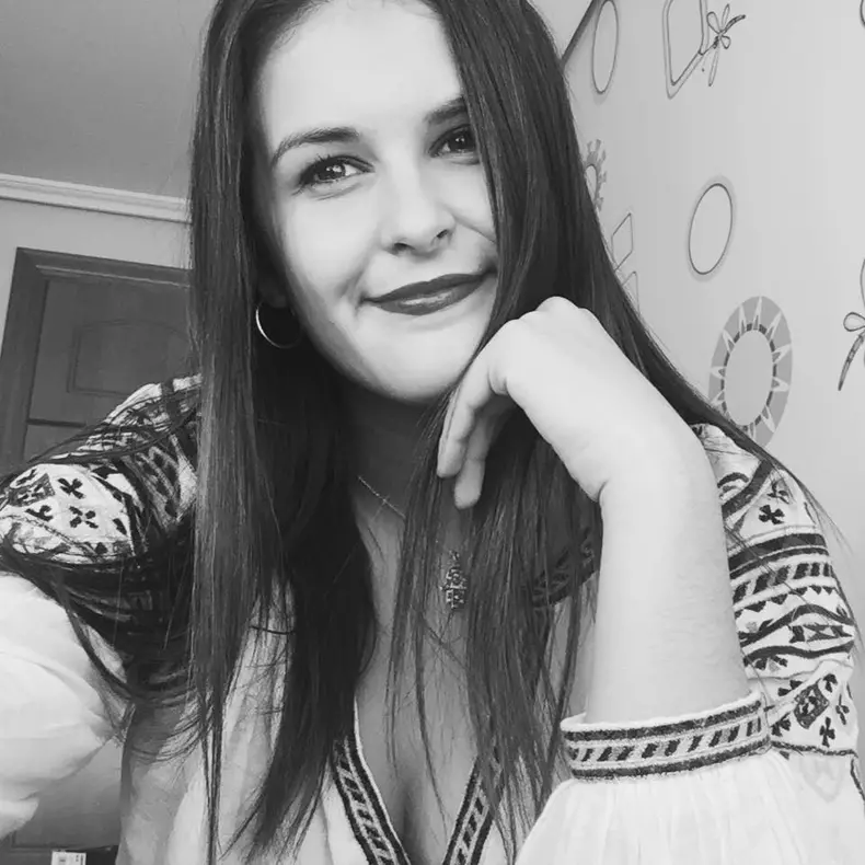 Irene, iubita lui Andrei Raţiu, fundaşul de la echipa naţională