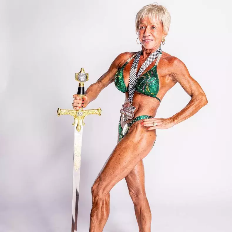 Iris Davis, bunica culturistă