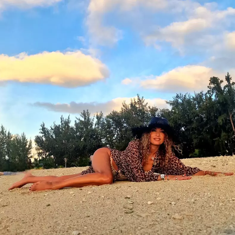 Anca Țurcașiu în costum de baie