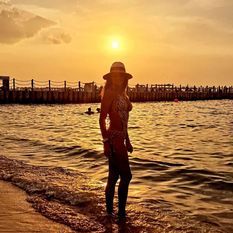 Anca Țurcașiu în costum de baie