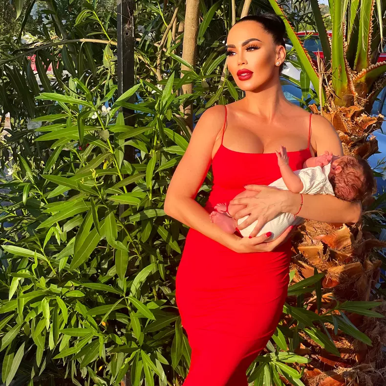 Bianca Pop şi fetiţa sa