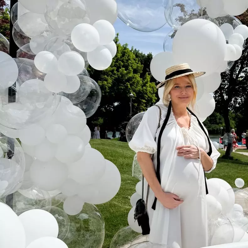 Laura Cosoi însărcinată cu al patrulea copil