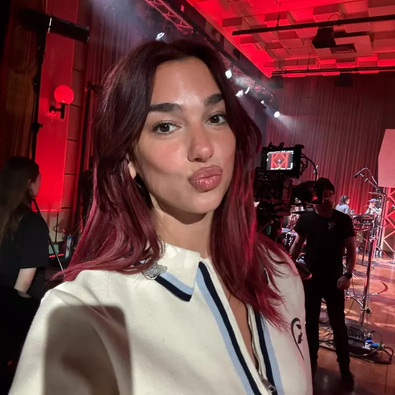 Tunsori păr des - breton cortină