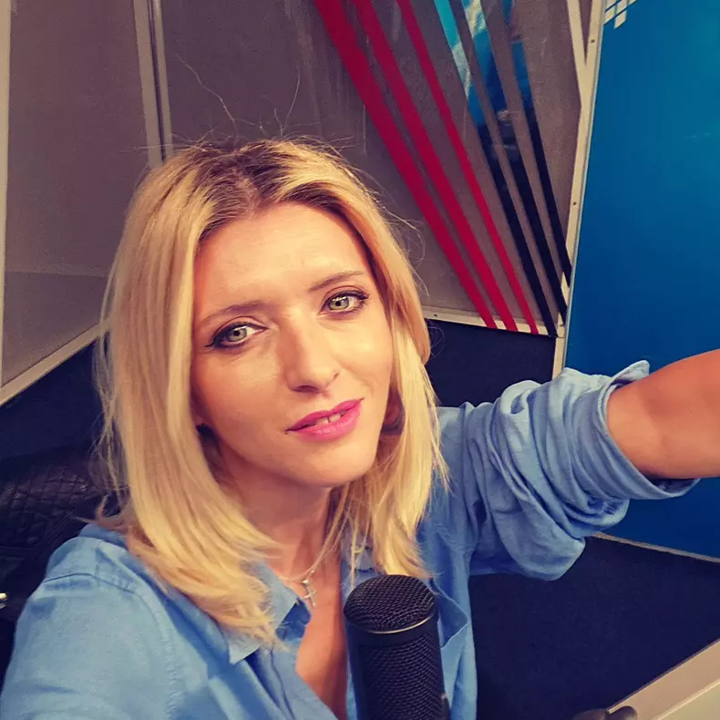 oana paraschiv la microfon