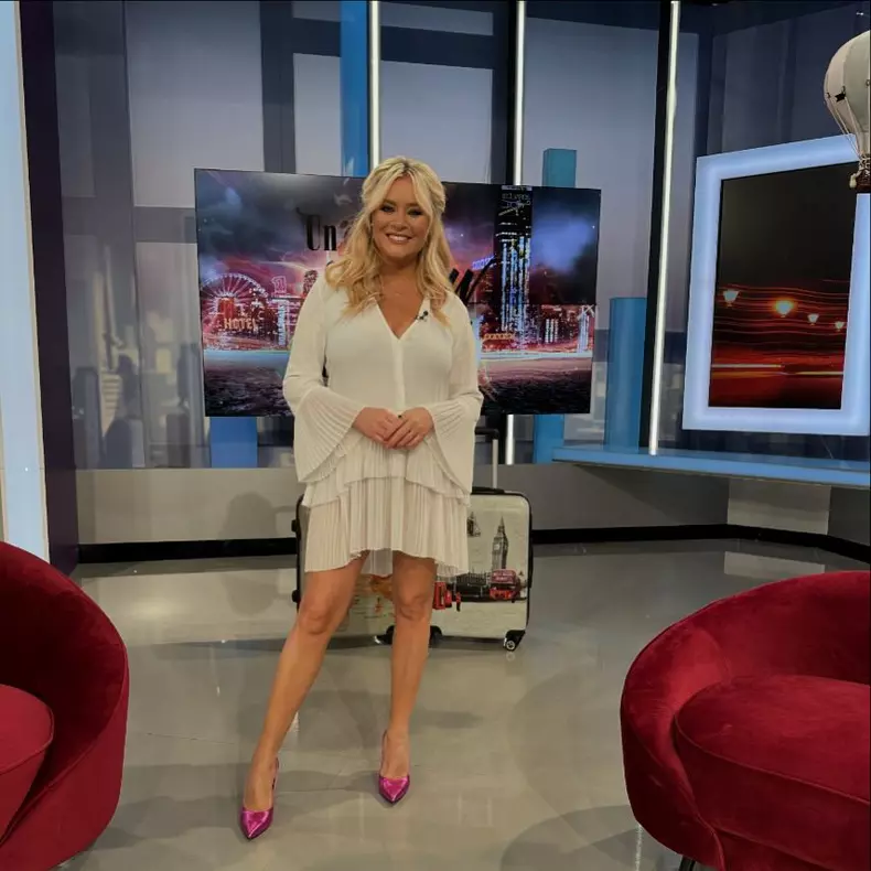 Laura Cosoi în platoul emisiunii „Vacanță de vedetă”