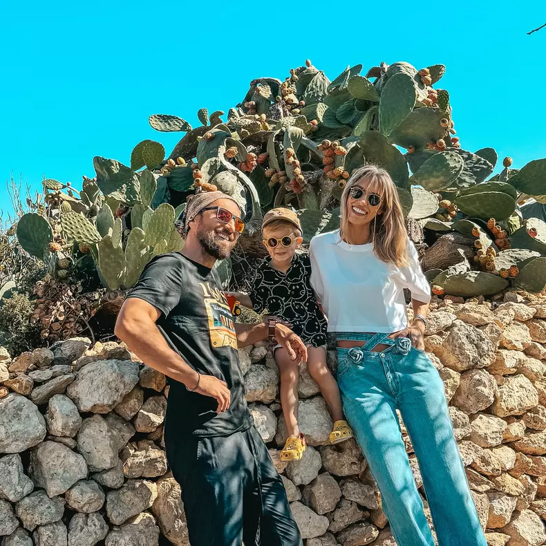 Dani Oțil, Gabriela Prisăcariu și fiul lor, Luca Tiago