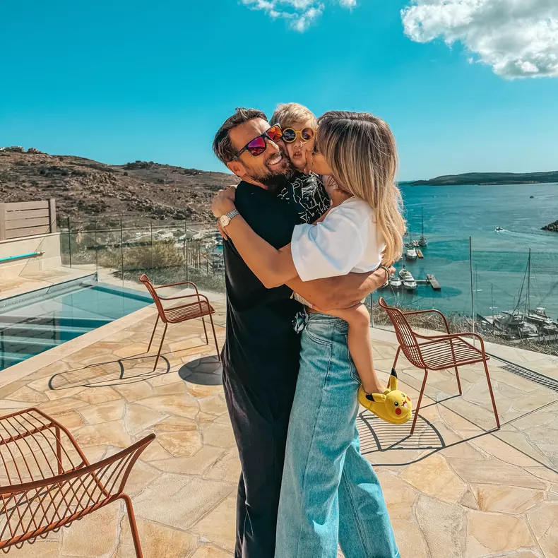 Dani Oțil, Gabriela Prisăcariu și fiul lor, Luca Tiago