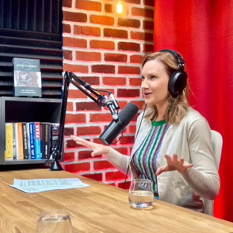 melania medeleanu la microfon