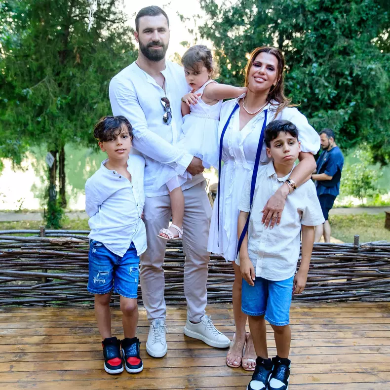 Andra și Andrei Stoica și copiii lor, Albert, Alex și Eva