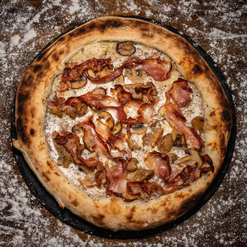 Pizza de la pizzeria lui Constantin Enceanu din Craiova (7)