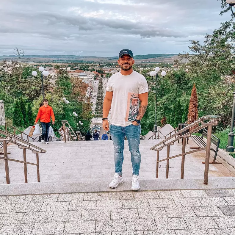 andrei pernes cu sapca
