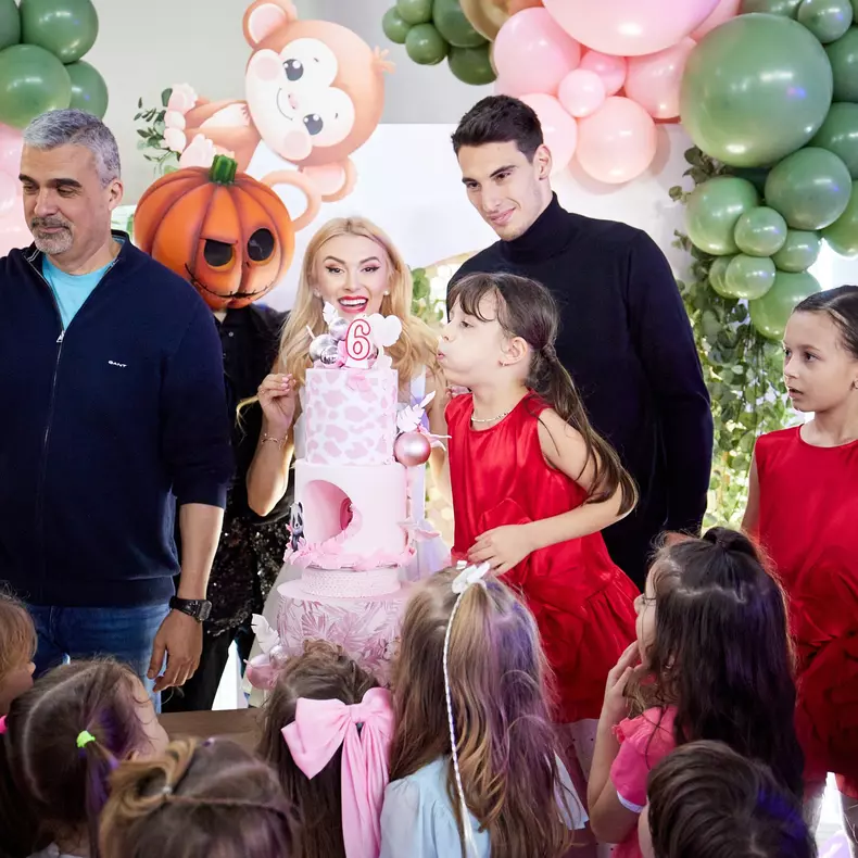 Andreea Bălan a organizat o petrecere spectaculoasă pentru aniversarea de 6 ani a fiicei mici, Clara (18)