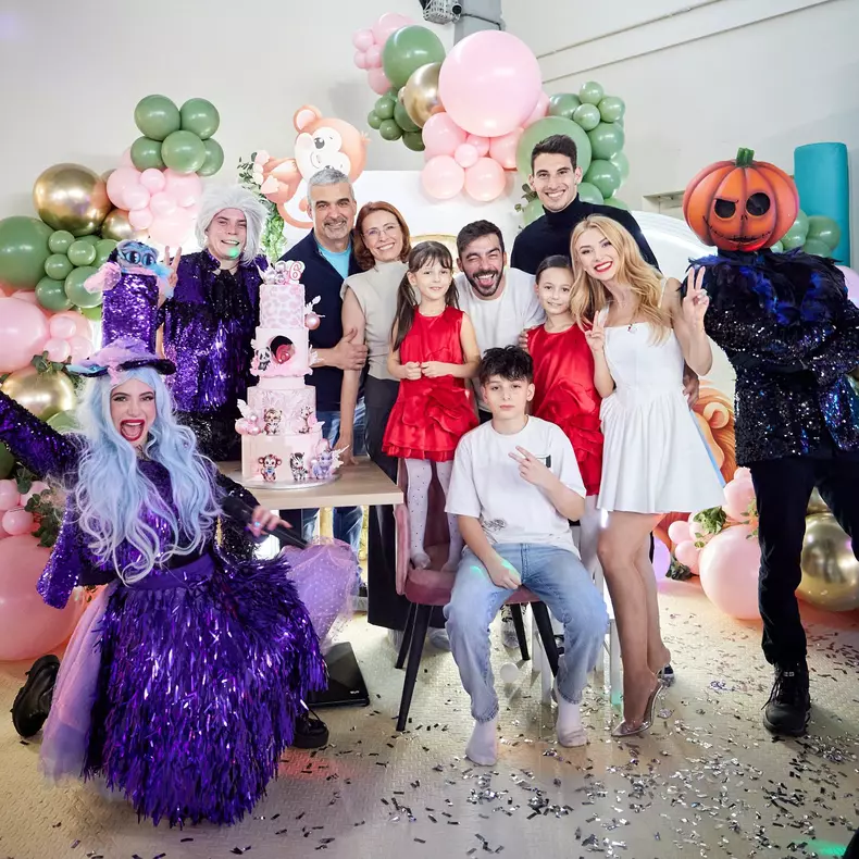 Andreea Bălan a organizat o petrecere spectaculoasă pentru aniversarea de 6 ani a fiicei mici, Clara (5)