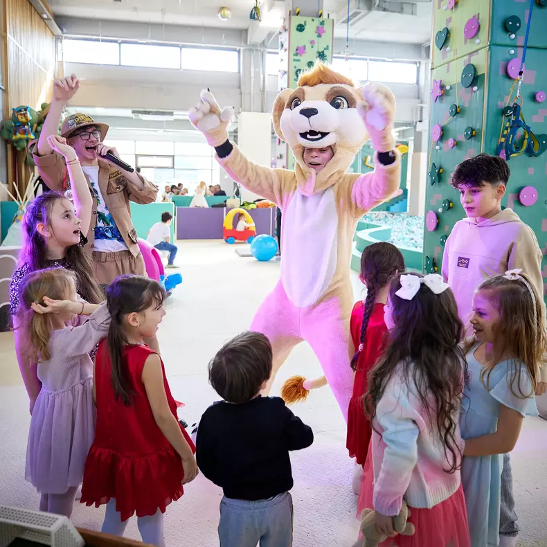 Andreea Bălan a organizat o petrecere spectaculoasă pentru aniversarea de 6 ani a fiicei mici, Clara (9)