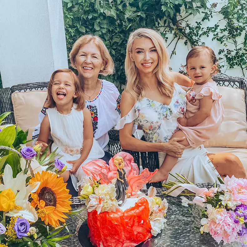 Andreea Bălan, mama ei, Valeria, și fiicele artistei, Ella Maya și Clara Maria